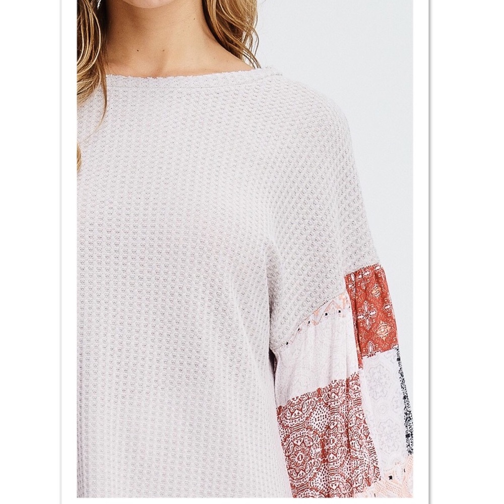 Accepting Offers🌷Contrast Sleeve Gray Thermal Top - Picture 2 of 4